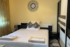 Iron/ironing board, WiFi, bed sheets