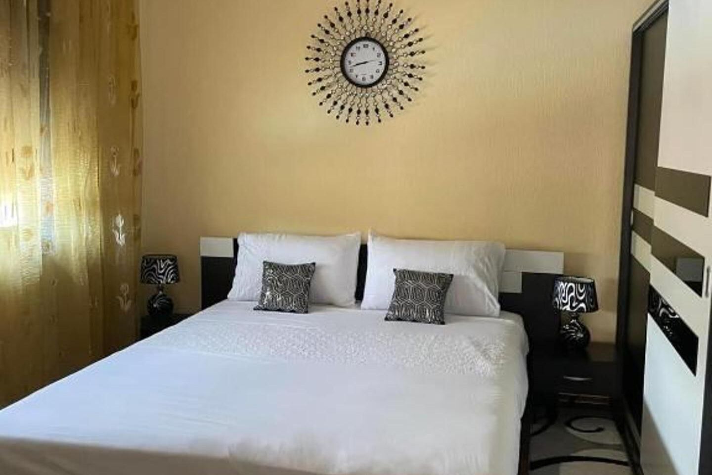 6 chambres, fer et planche à repasser, Wi-Fi, draps fournis