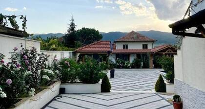 Luxurious Villa with Stunning Views in Strumyani