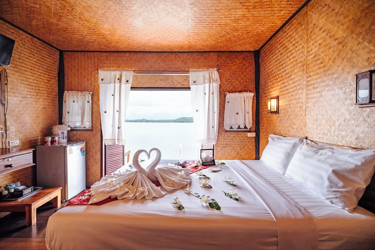 Bungalow Lake View | Escritorio, wifi gratis y ropa de cama 