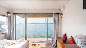 Raft Double Room (Lower floor) | Lake view