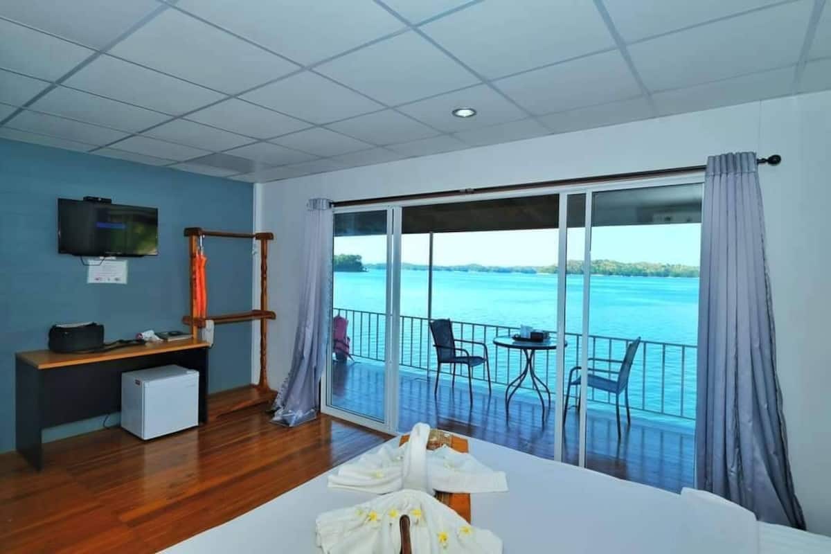 Lake Deluxe King (Upper floor) | Escritorio, wifi gratis y ropa de cama 