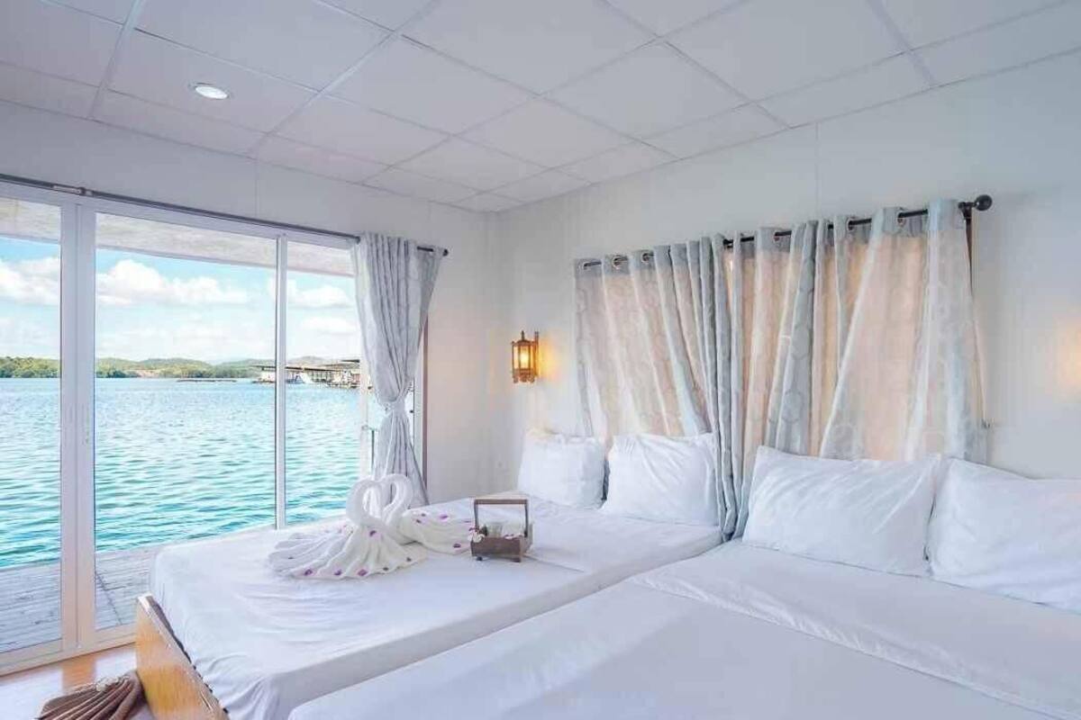 Lake Deluxe King (Lower floor) | Escritorio, wifi gratis y ropa de cama 