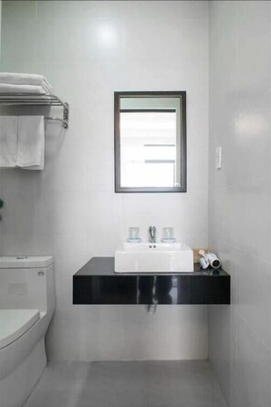 Basic Studio, Balcony | Bathroom - Hong Gam Hotel (Quy Nhon)