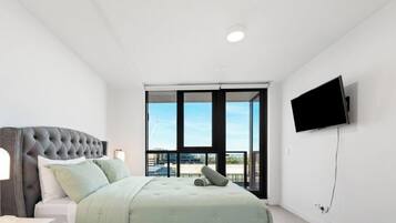 2 bedrooms, desk, iron/ironing board, WiFi