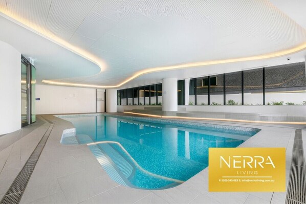 Pool - Luxury 2BR Opposite Albert Park Lake | Pool, Gym & Balcony (Melbourne)