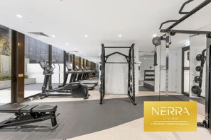 Fitness facility - Luxury 2BR Opposite Albert Park Lake | Pool, Gym & Balcony (Melbourne)