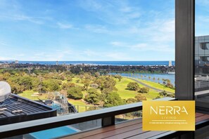 Property grounds - Luxury 2BR Opposite Albert Park Lake | Pool, Gym & Balcony (Melbourne)