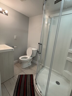 Handtücher, Seife, Shampoo, Toilettenpapier