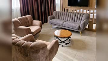Habitación con 1 cama matrimonial o 2 individuales | Área de sala de estar