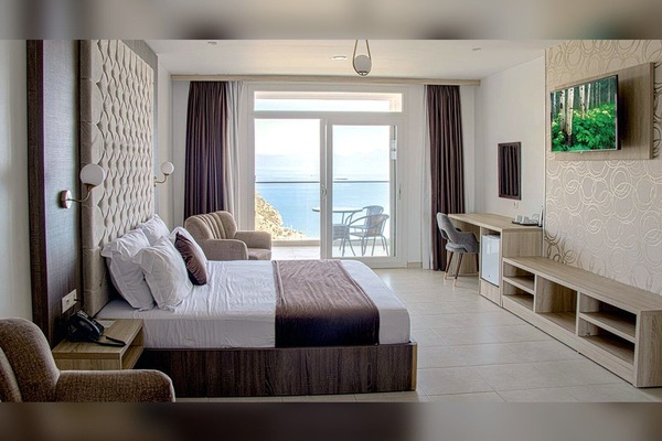 WiFi (free), bed sheets