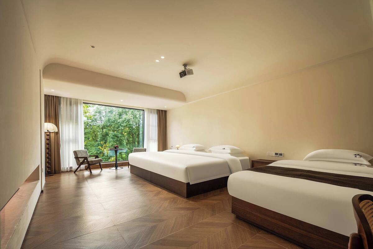 Signature Suite, Hill View | Blackout drapes, free WiFi, bed sheets