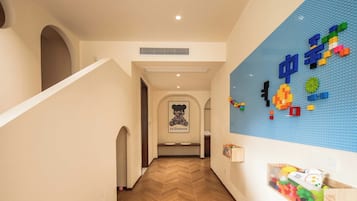Suite superior, vistas a la montaña | Interior