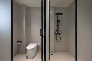 Familien-Suite, Gartenblick | Badezimmer | Kostenlose Toilettenartikel, Haartrockner, Hausschuhe, Handtücher