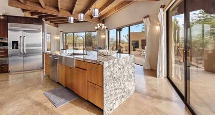 Hilltop foothills home w/panoramic views mountains & city lights, pool/hot tub