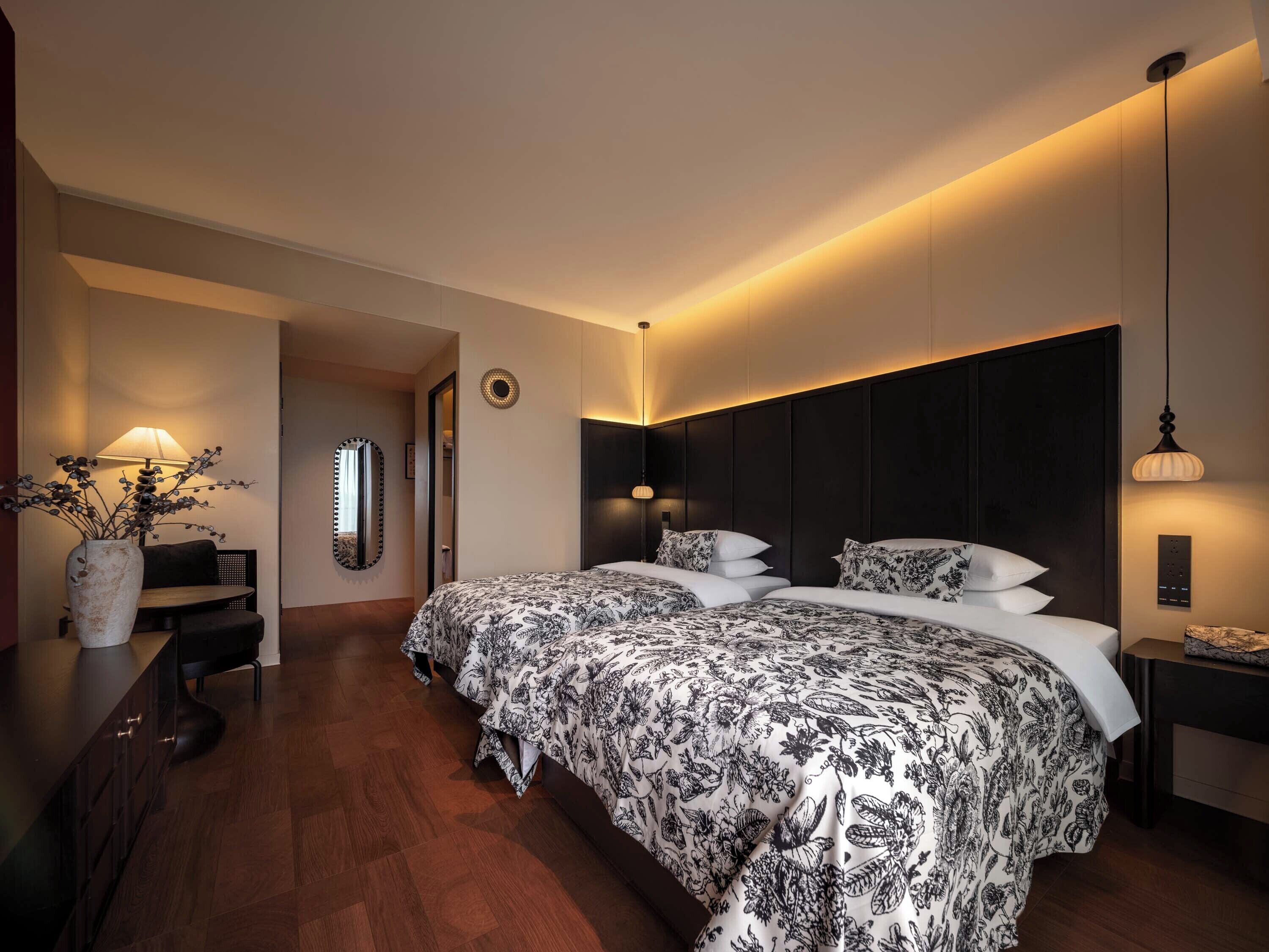 Kamar Twin Comfort, balkon | Seprai premium, minibar, dan didekorasi berbeda-beda