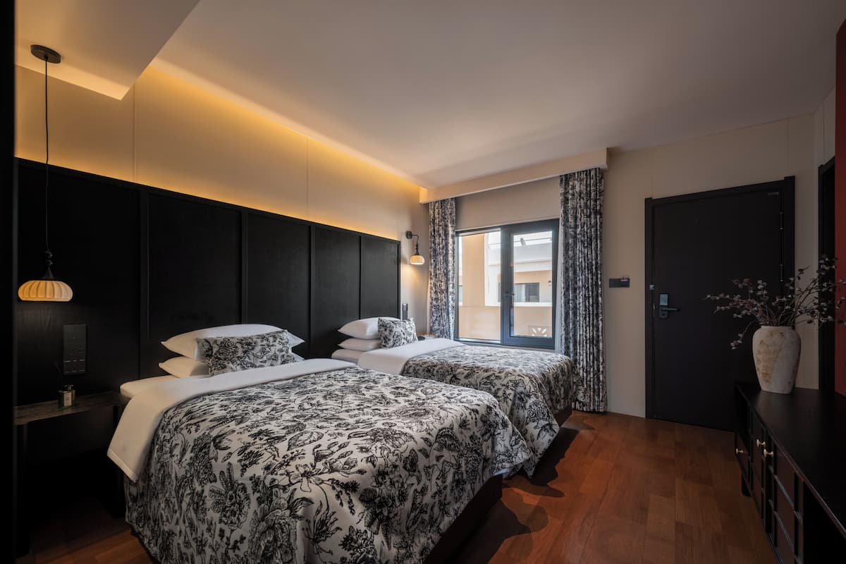 Standard Twin Room | Premium bedding, minibar, blackout drapes, soundproofing