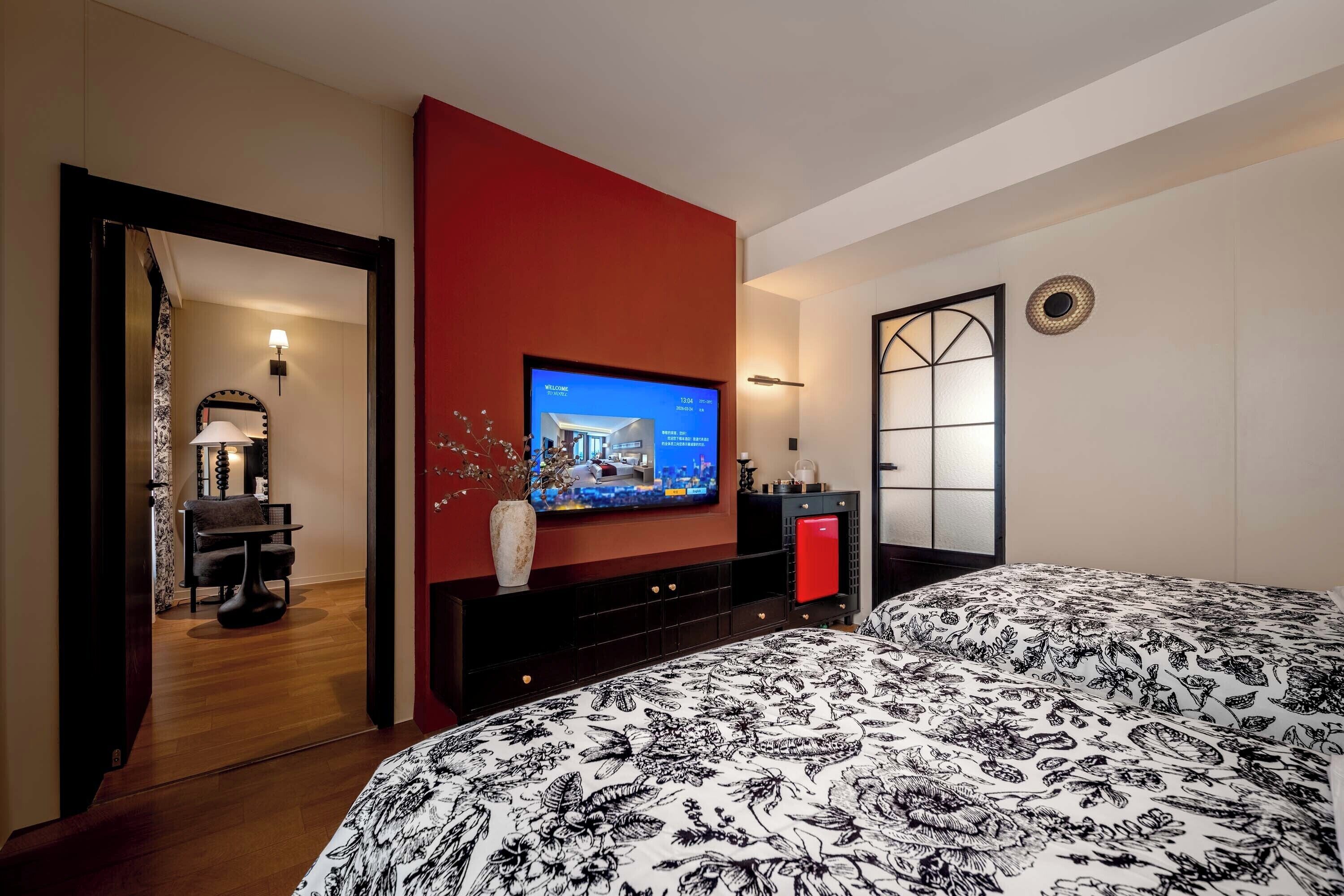 Suite Mewah | Seprai premium, minibar, dan didekorasi berbeda-beda