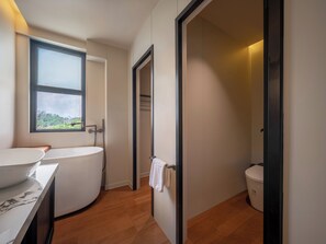 Standard Double Room | Bathroom | Slippers - YEMEI Art Villas (Beihai)