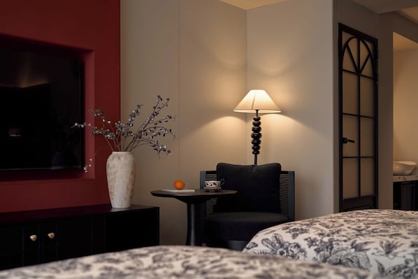 Elite Suite | Premium bedding, minibar, blackout drapes, soundproofing