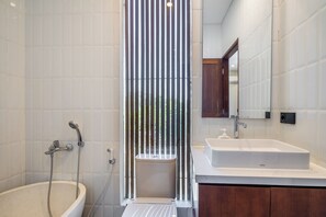 Bathroom - Bhiseka Villa Kedungu by Aishwarya Bali (Tabanan)