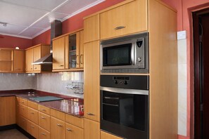 Fridge, microwave - Rico Home Stay (Nsawam)