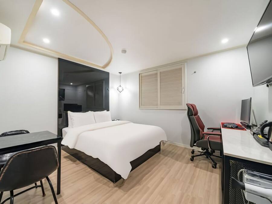 Desk, laptop workspace, free WiFi, bed sheets