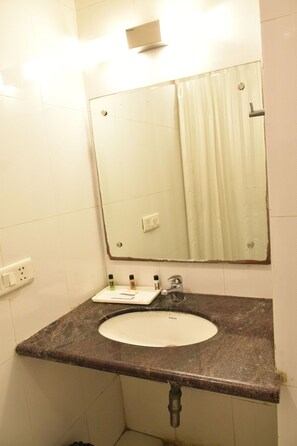 Bathroom - Hotel Impress (New Delhi)