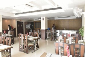 Dining - Hotel Impress (New Delhi)