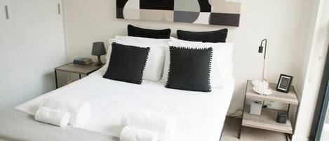 2 habitaciones, tabla de planchar con plancha, internet y ropa de cama