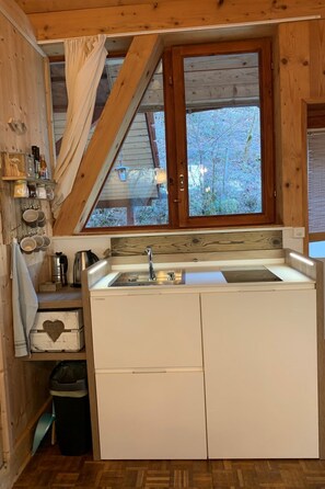 Kühlschrank, Kochgeschirr/Geschirr/Besteck