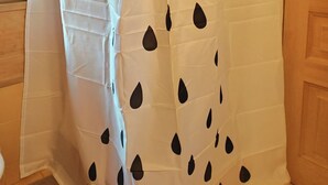 A shower curtain with a white base and black leaf patterns. - Chalet Carmazin, (Morgins), by Interhome (Morgins)