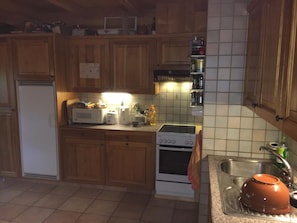 Fridge, microwave, oven, dishwasher - Chalet Carmazin, (Morgins), by Interhome (Morgins)