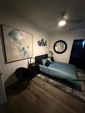 Iron/ironing board, Internet, bed sheets - Cozy Music Bedroom Shared Newley Remodeled House. Peaceful, Darksky neighborhood (Clarkdale)