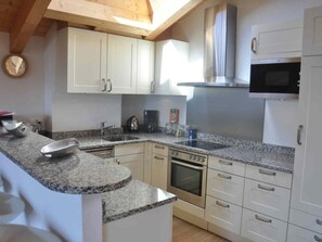 Kühlschrank, Mikrowelle, Ofen, Geschirrspüler