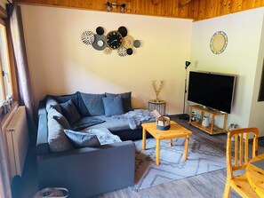 TV - Résid. Maya, appt la Charmille, (Morgins), by Interhome (Morgins)