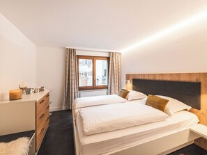 Room - Haus Venus, (Zermatt), by Interhome (Zermatt)