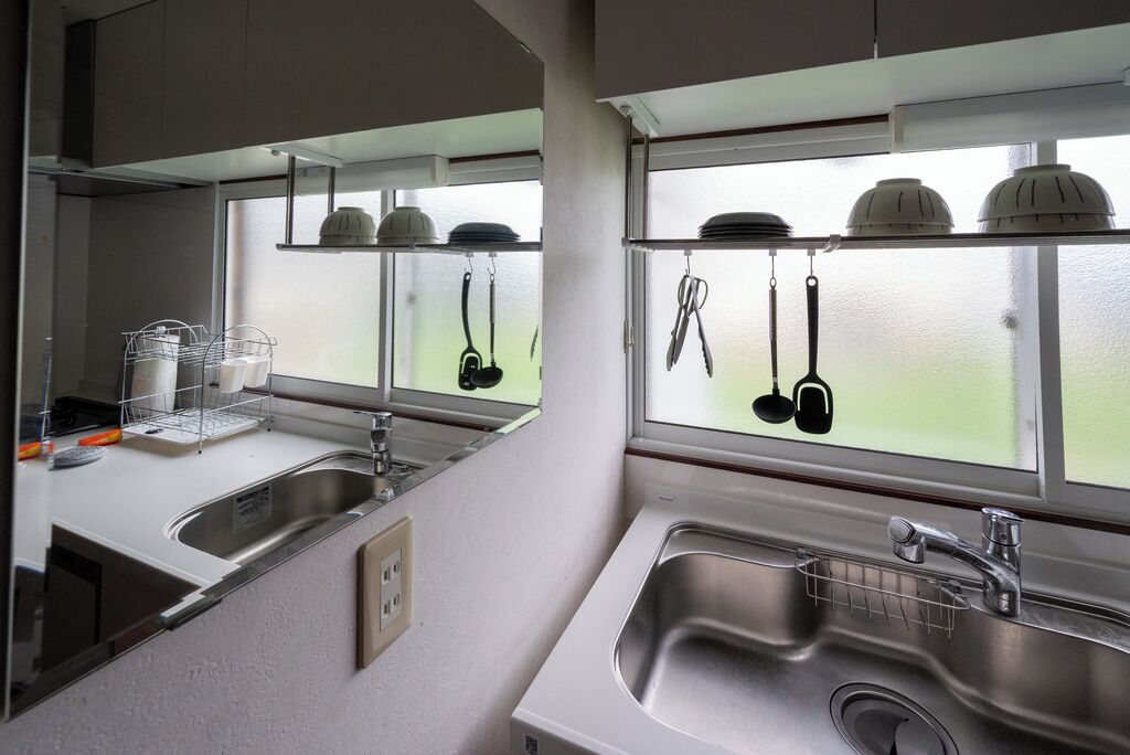 Basic House, 4 Bedrooms | Private kitchen