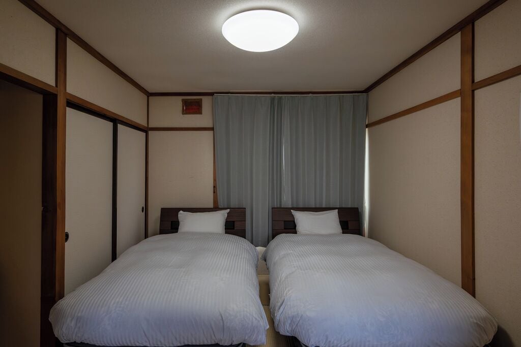 Basic House, 4 Bedrooms | WiFi (free)
