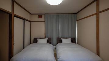 Basic House, 4 Bedrooms | WiFi (free)