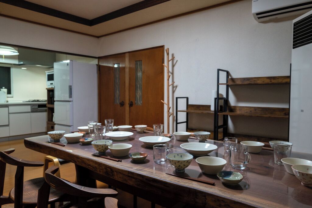 Basic House, 4 Bedrooms | Dining