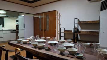 Basic House, 4 Bedrooms | Dining