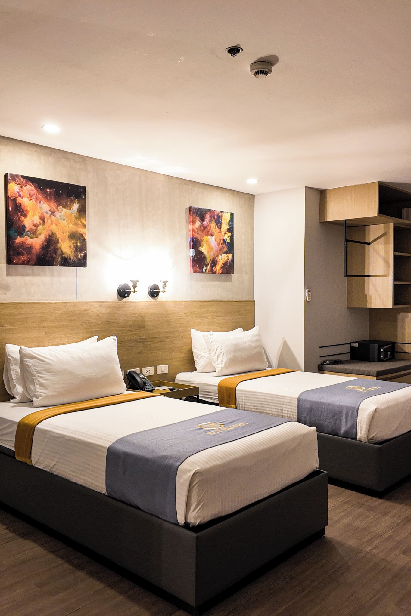 Deluxe Twin kamer | Een bureau, extra bedden (toeslag), gratis wifi, beddengoed