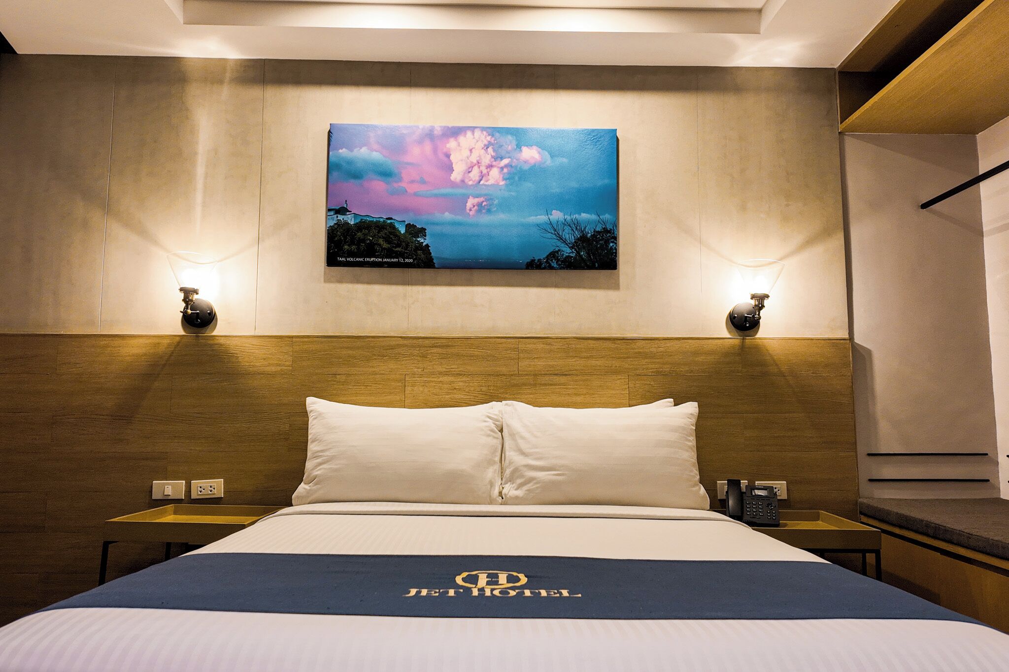 Desk, rollaway beds, free WiFi, bed sheets