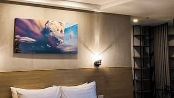 Deluxe Queen Suite