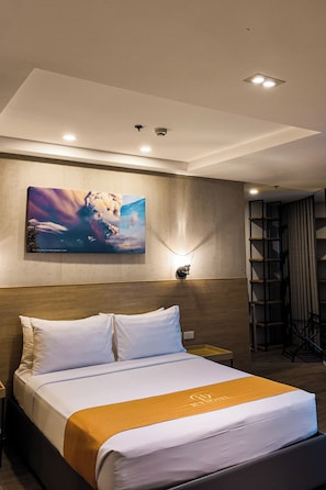 Deluxe Queen Suite | Desk, rollaway beds, free WiFi, bed sheets - Jet Hotel Lipa City (Lipa)