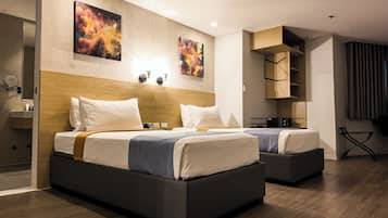 Deluxe Twin Room | Desk, rollaway beds, free WiFi, bed sheets