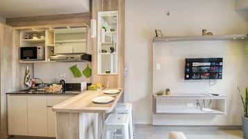 Studio, City View | Private kitchen