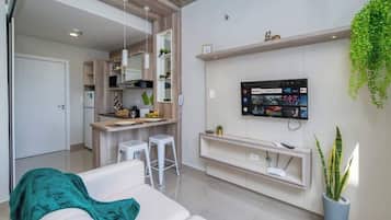Studio, City View | Living area