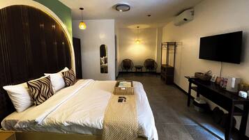 Deluxe Room | Desk, free WiFi, bed sheets